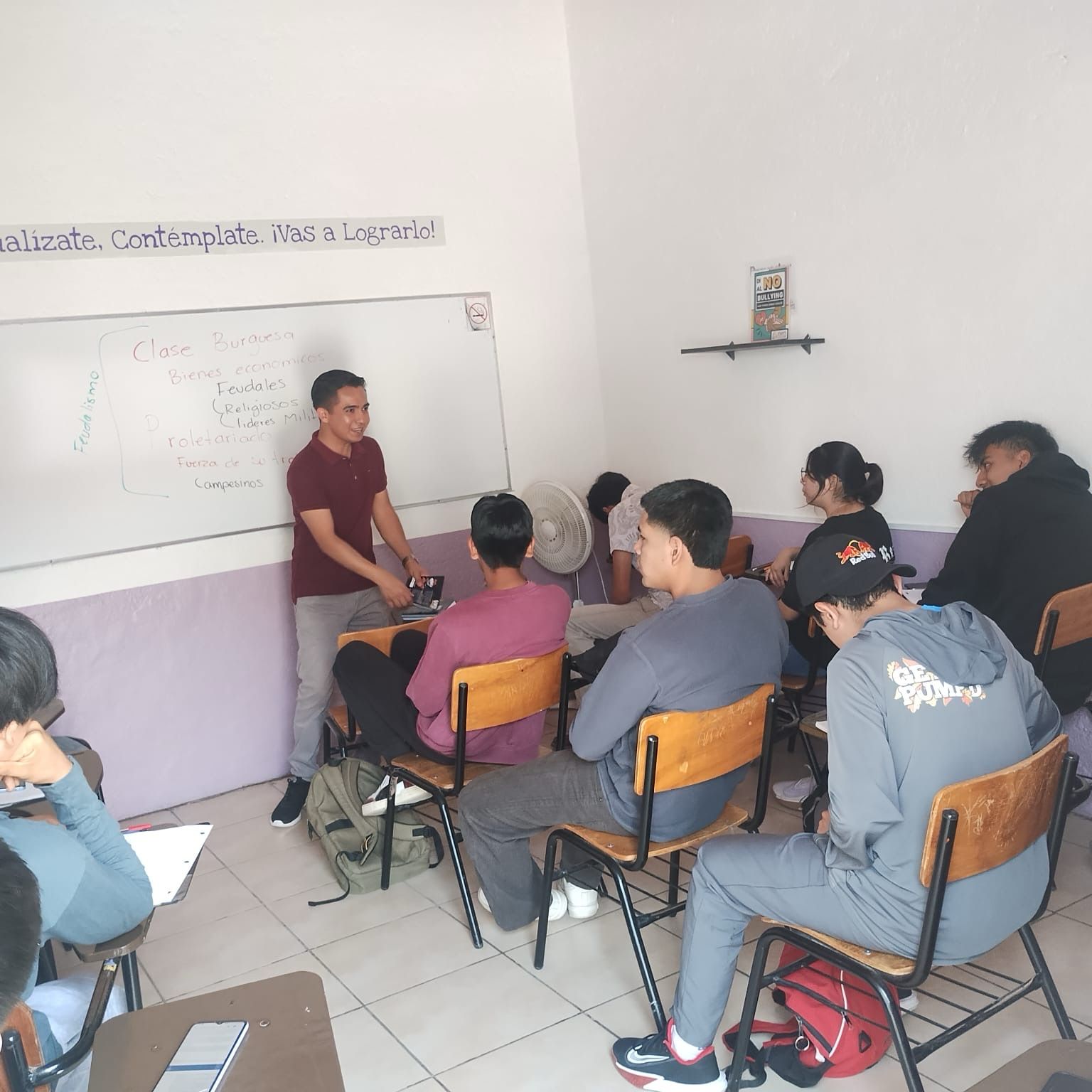 Grupo de estudiantes en actividad